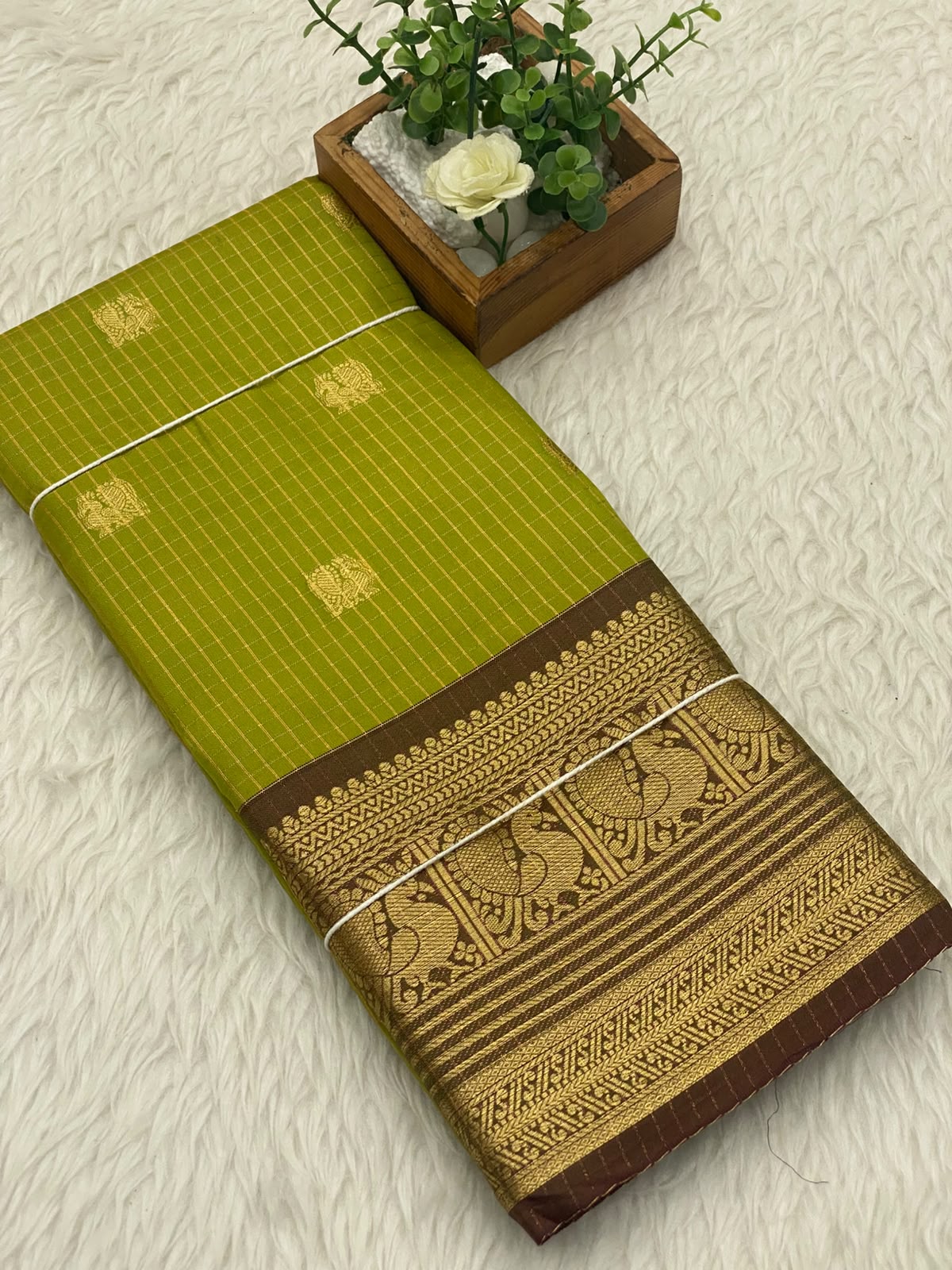 Budget Gadwal Pattu Saree