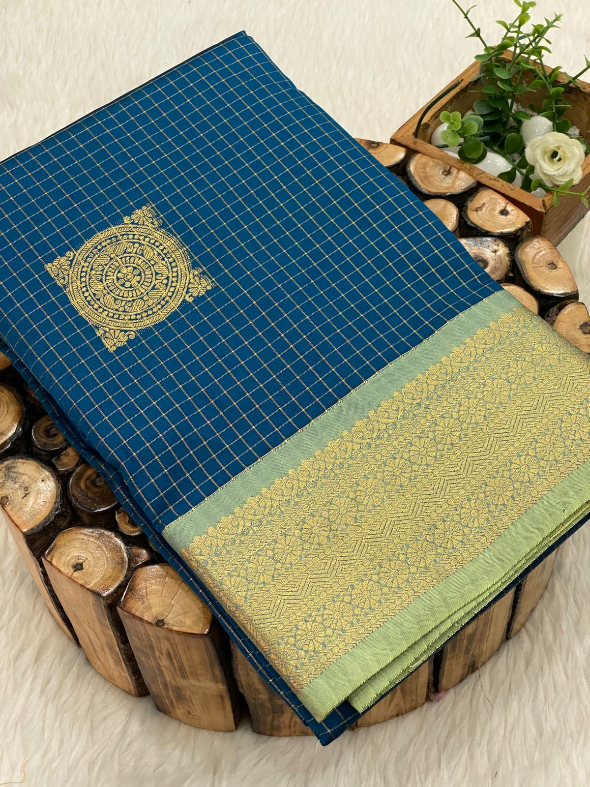 Budget Gadwal Pattu Saree