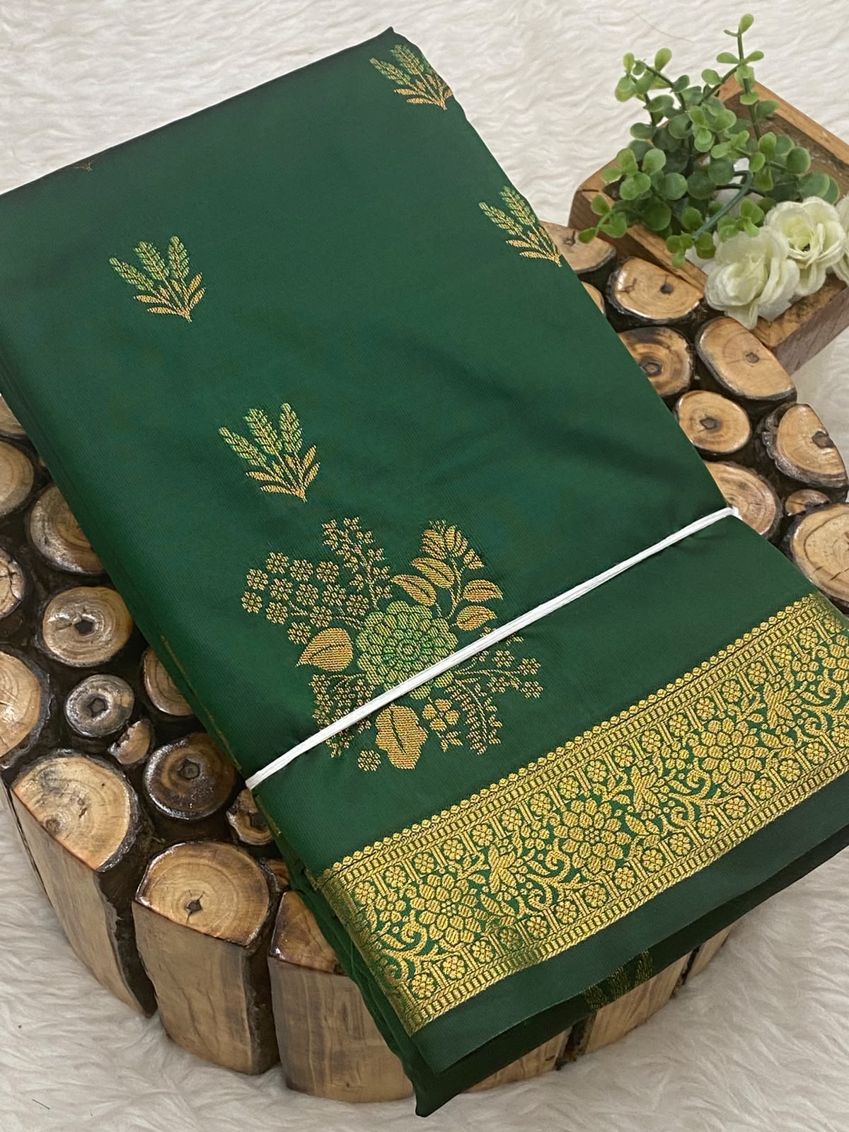 Udal Butta Chinna Border Sarees