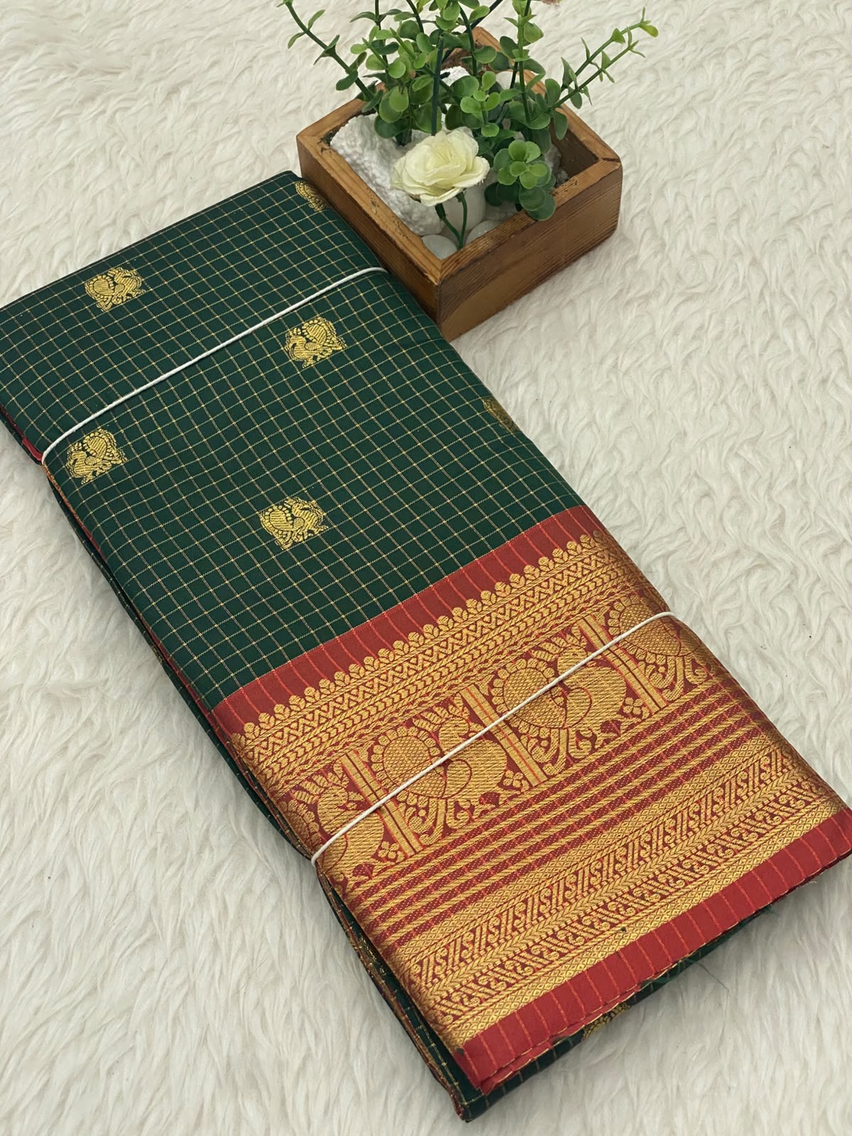 Budget Gadwal Pattu Saree