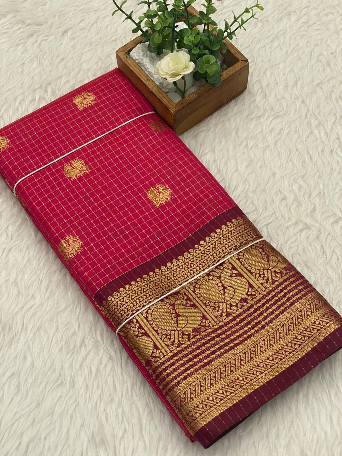 Budget Gadwal Pattu Saree