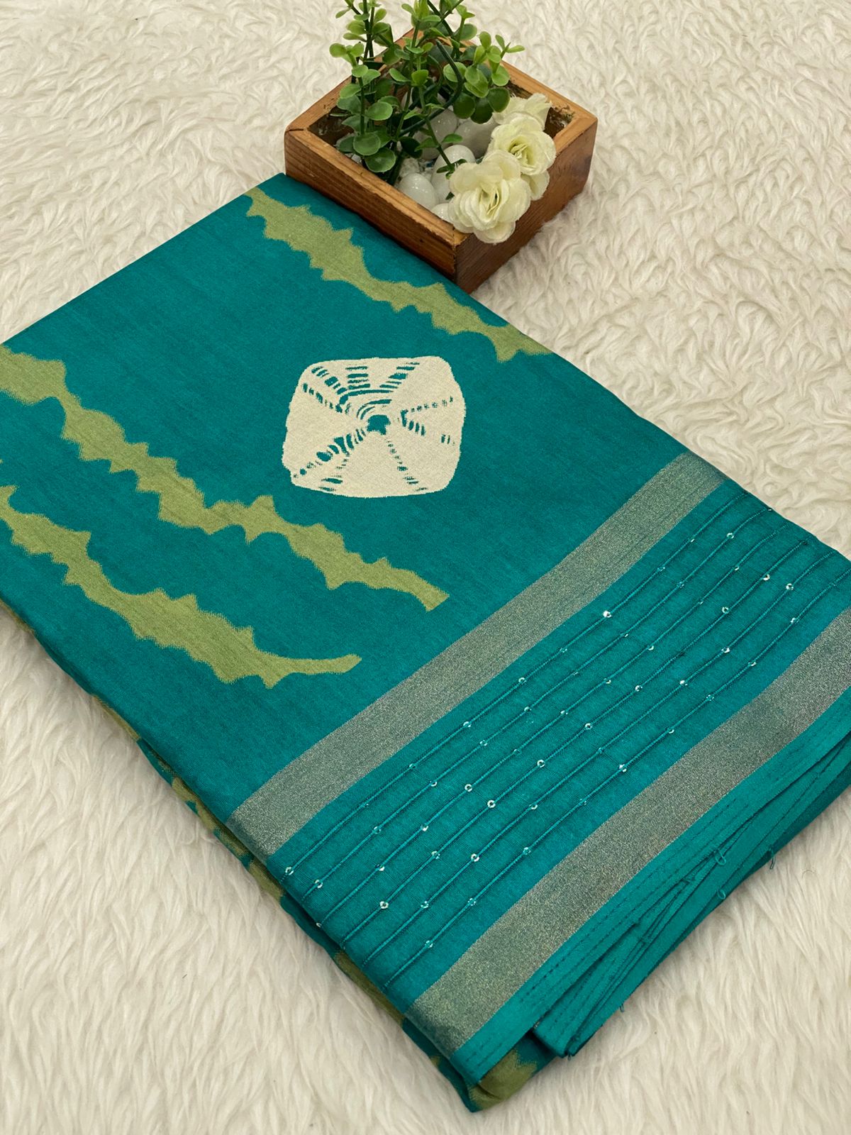 Border Sequence Dola Sarees