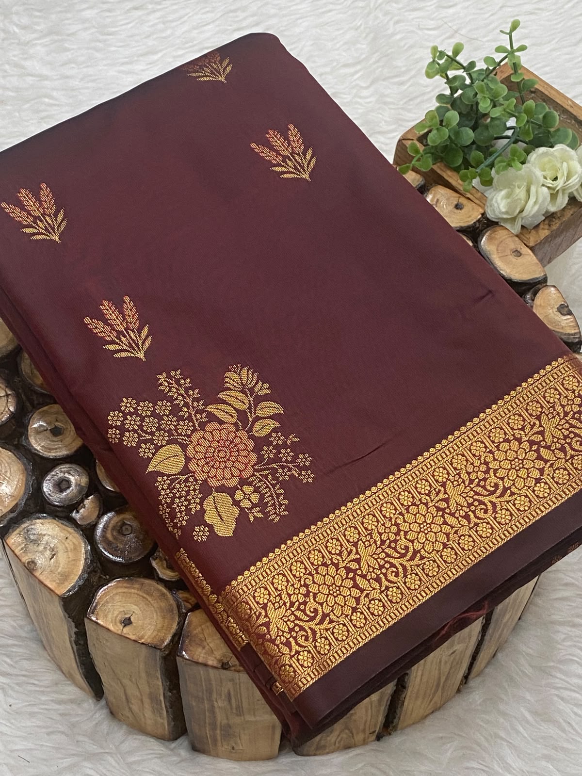 Udal Butta Chinna Border Sarees