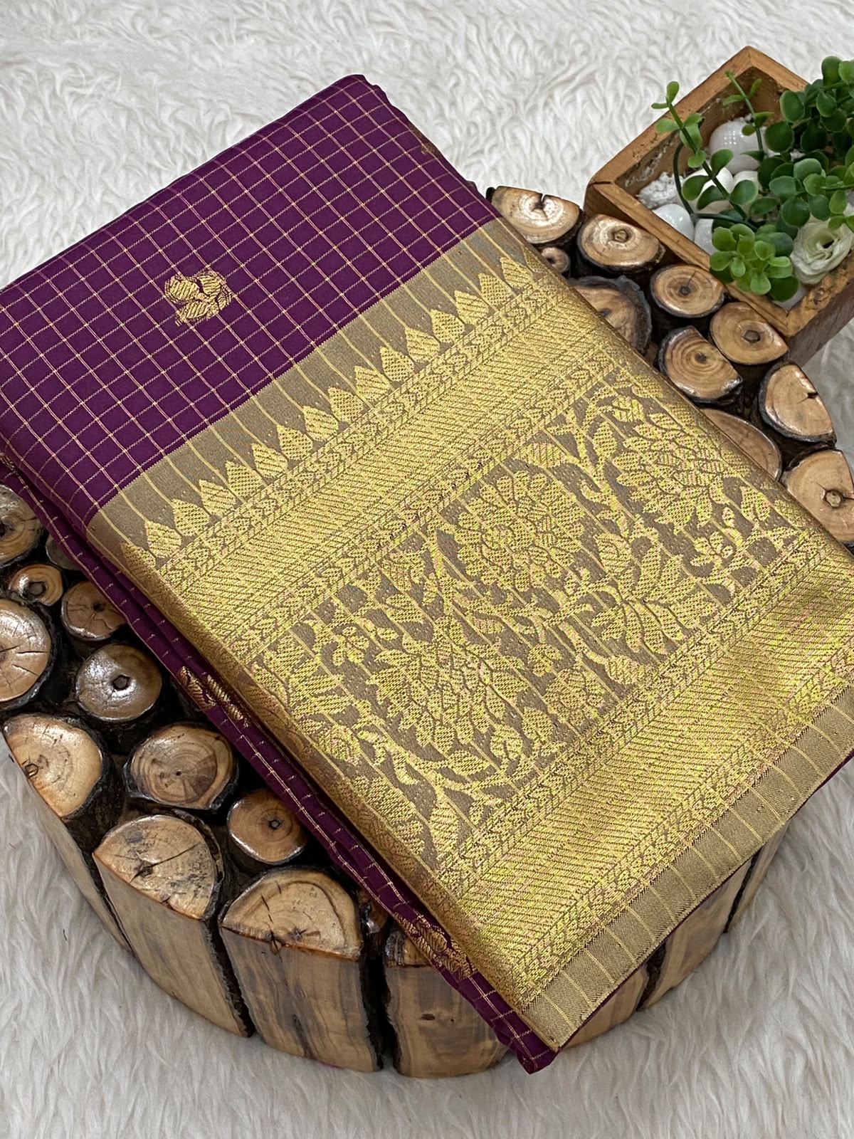 Budget Gadwal Pattu Saree