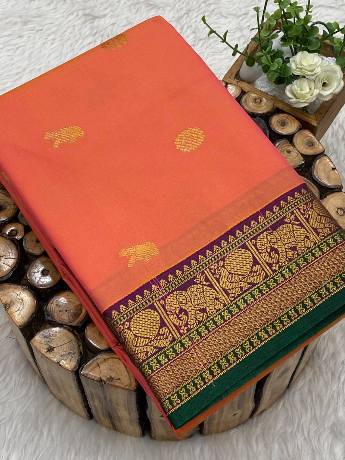 Udal Butta Chinna Border Sarees