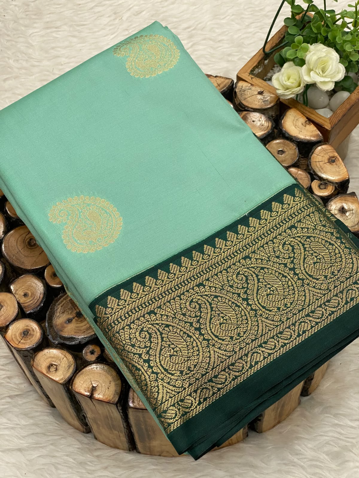 Udal Butta Chinna Border Sarees
