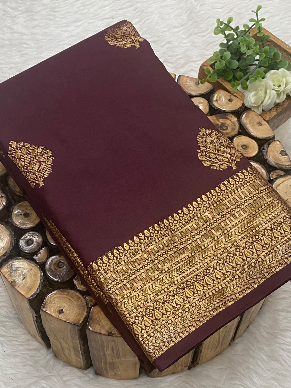 Udal Butta Chinna Border Sarees
