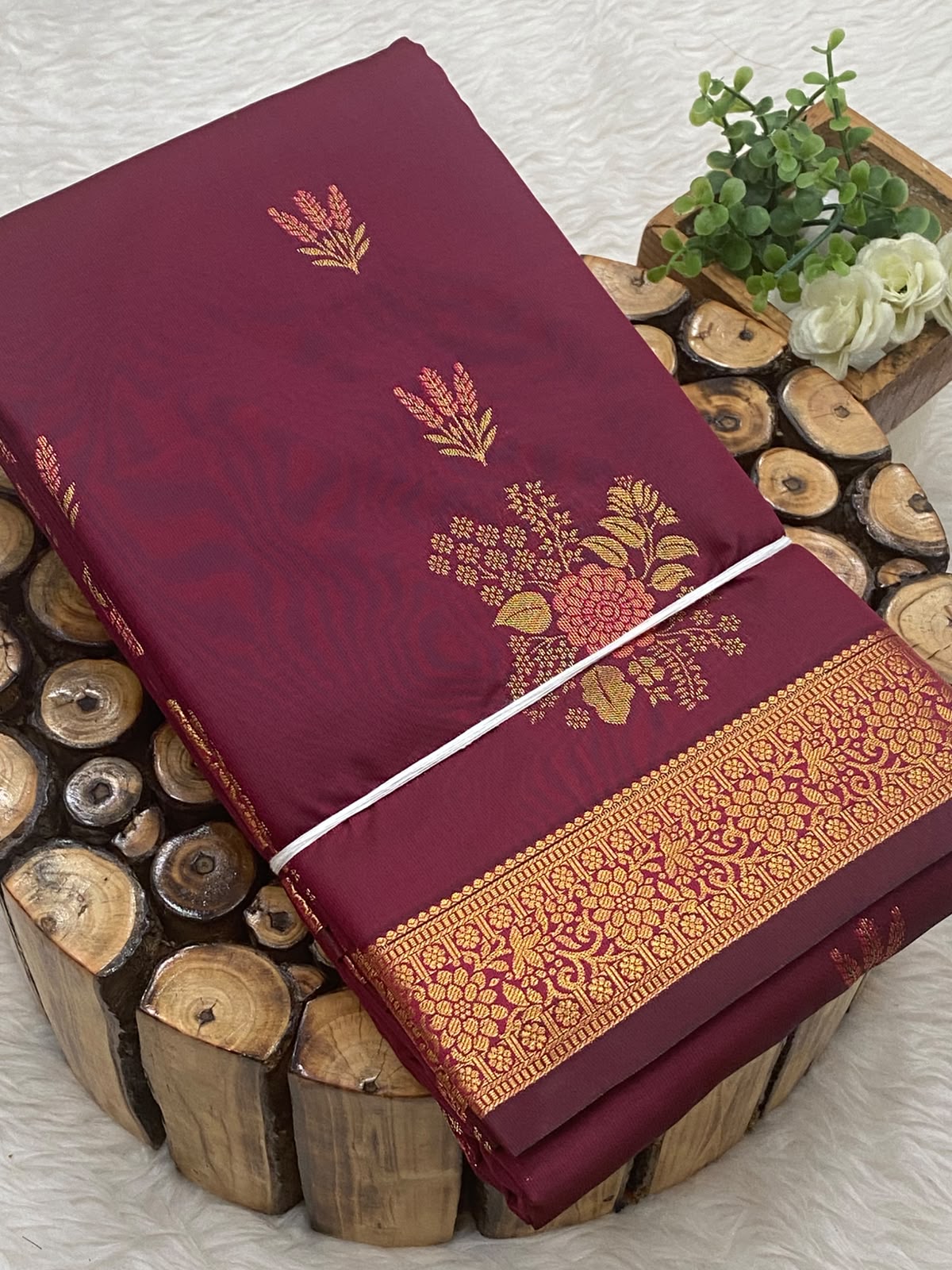 Udal Butta Chinna Border Sarees