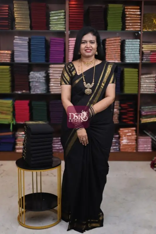 80's Count Chettinadu Sarees W/B