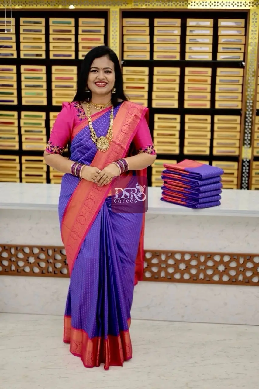 1000 Butta Korvai Border Saree