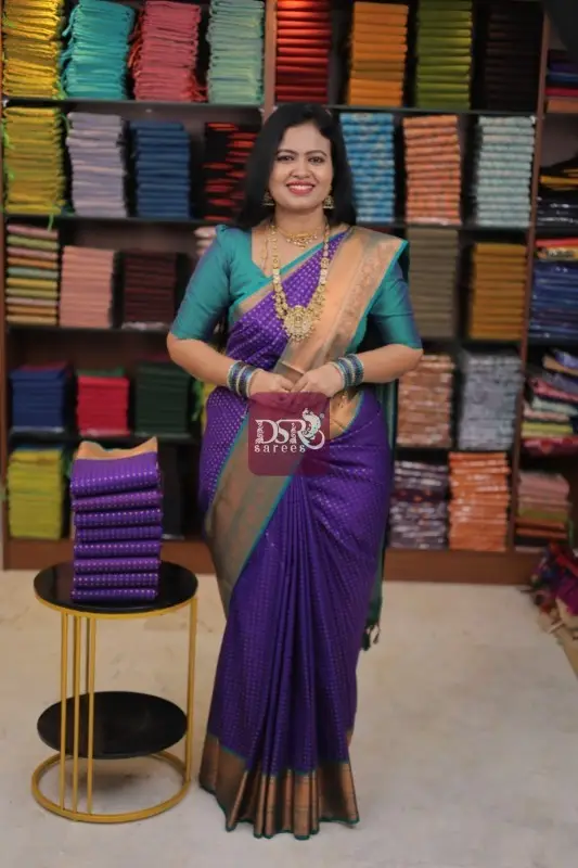 1000 Butta Korvai Border Saree