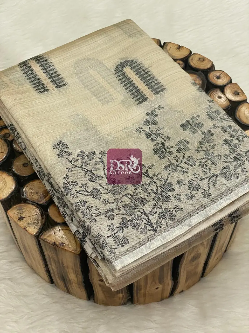 Venpattu Tusser Saree
