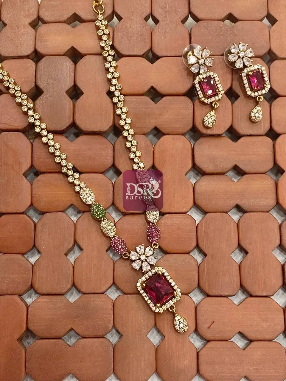 Mini Designer Ad Stone Neck Set
