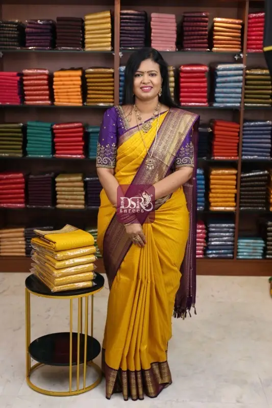 1000 Butta Korvai Border Saree