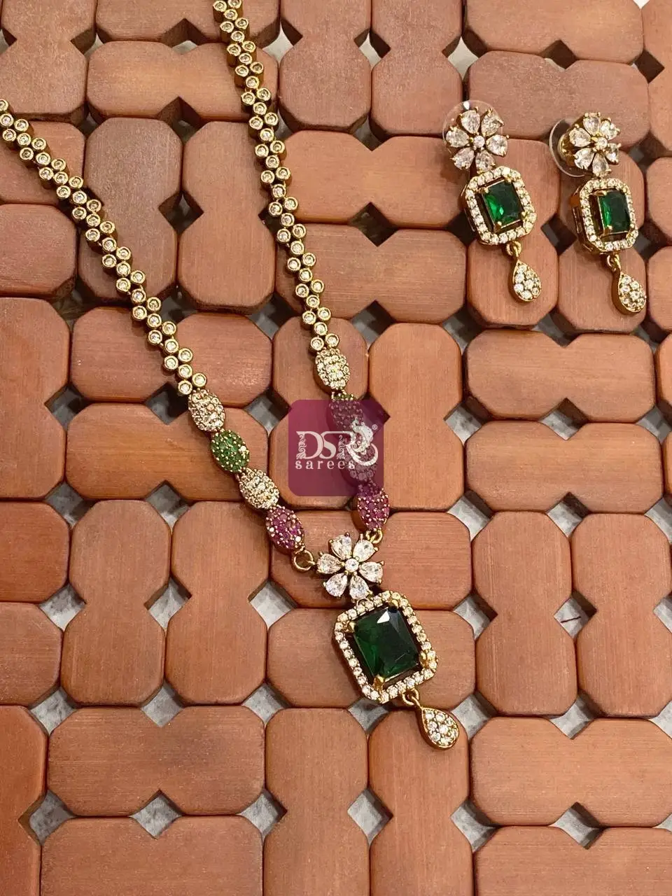 Mini Designer Ad Stone Neck Set