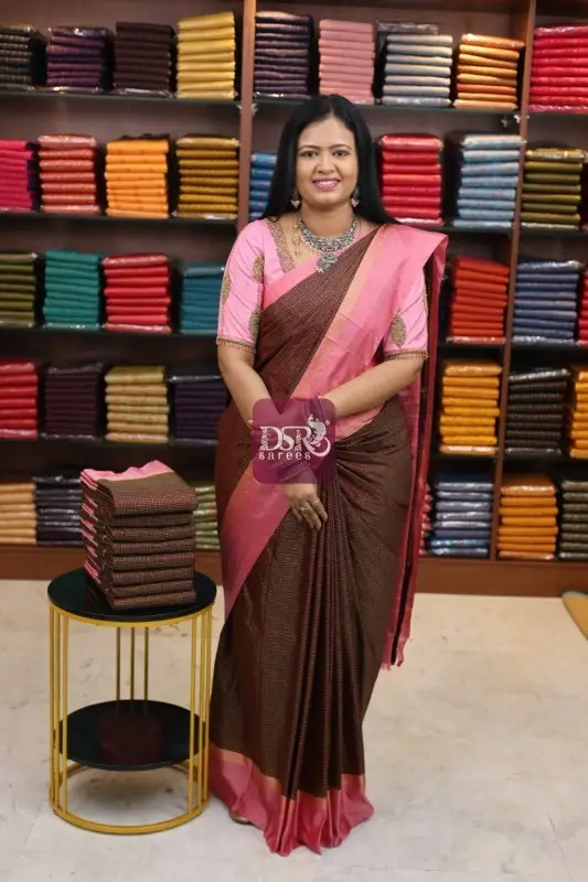 Arani Vairaooshi checks saree