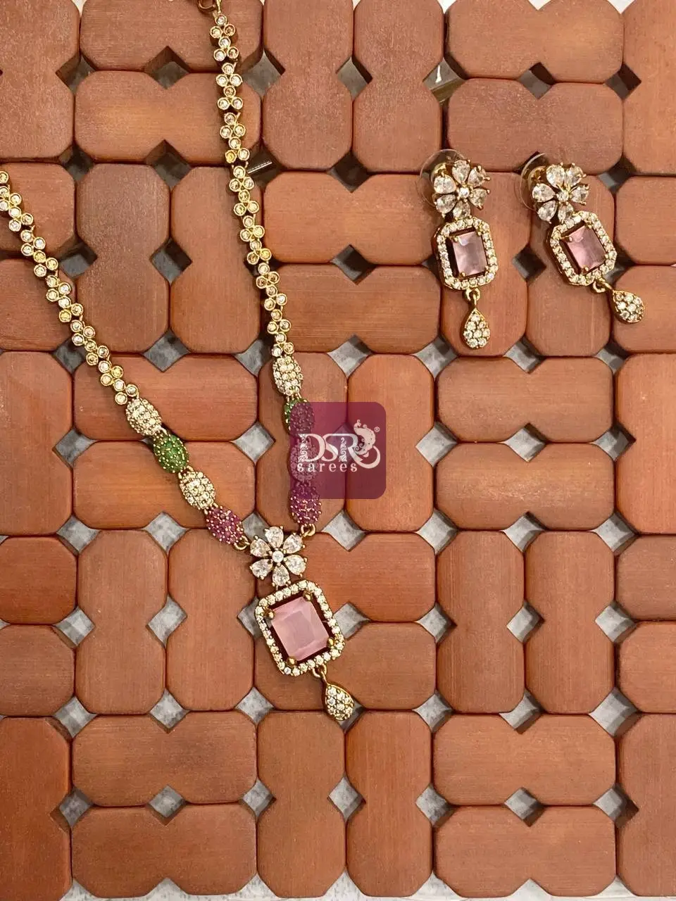 Mini Designer Ad Stone Neck Set