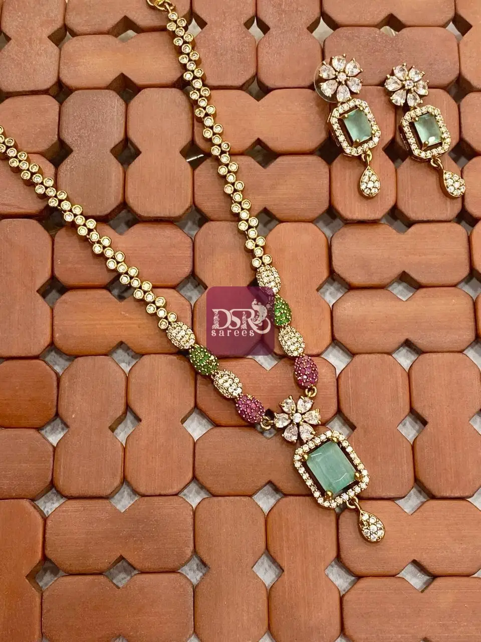 Mini Designer Ad Stone Neck Set