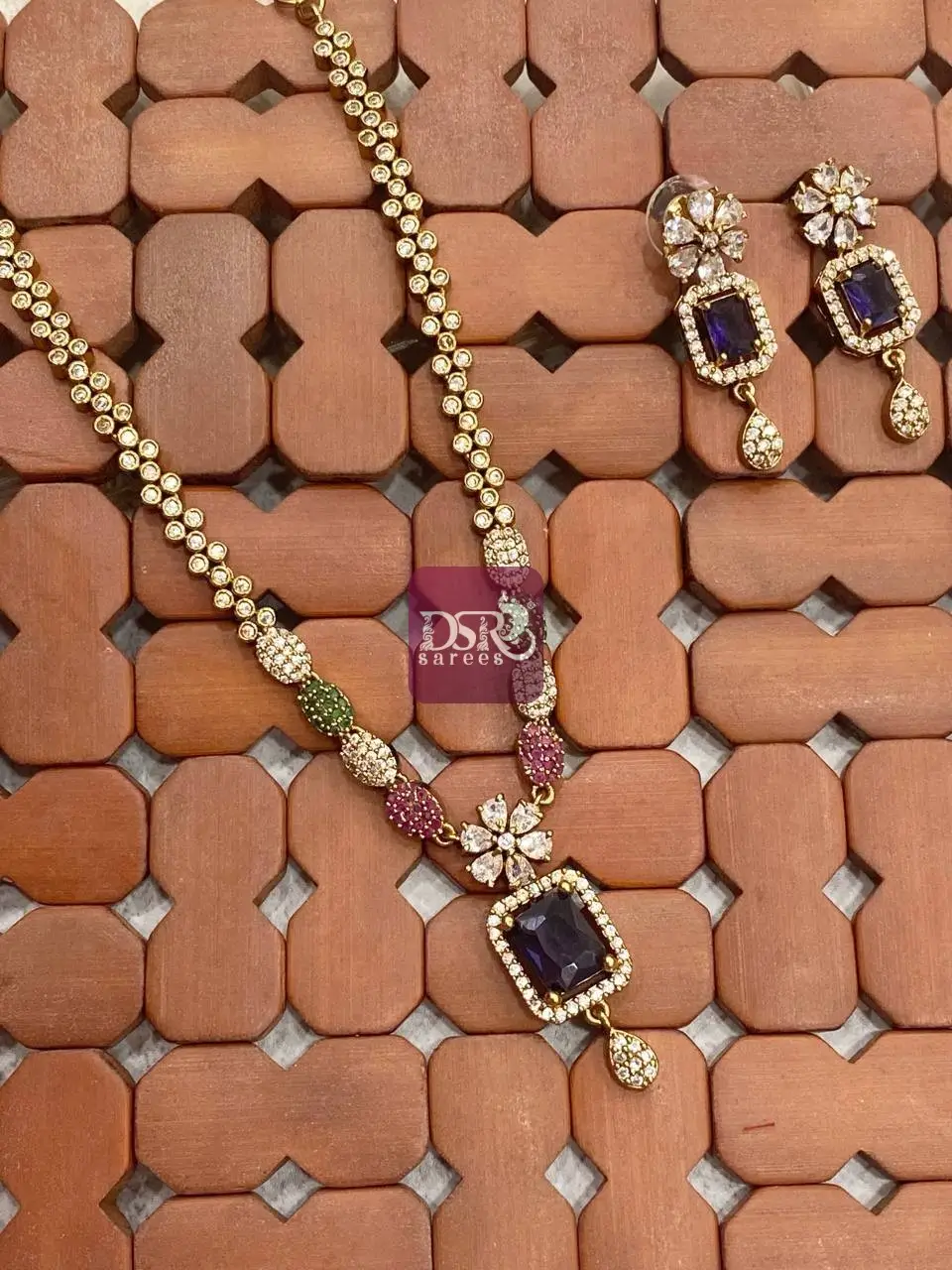 Mini Designer Ad Stone Neck Set