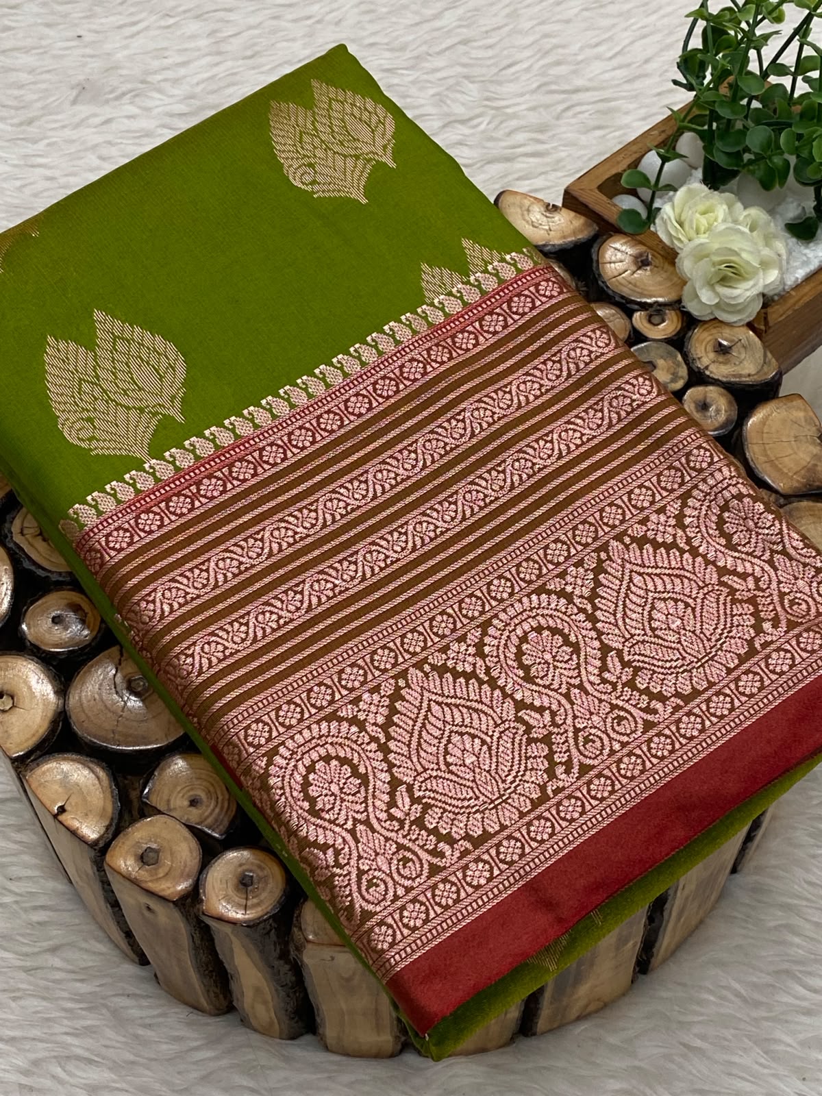 Semi Gadwal Pattu Sarees